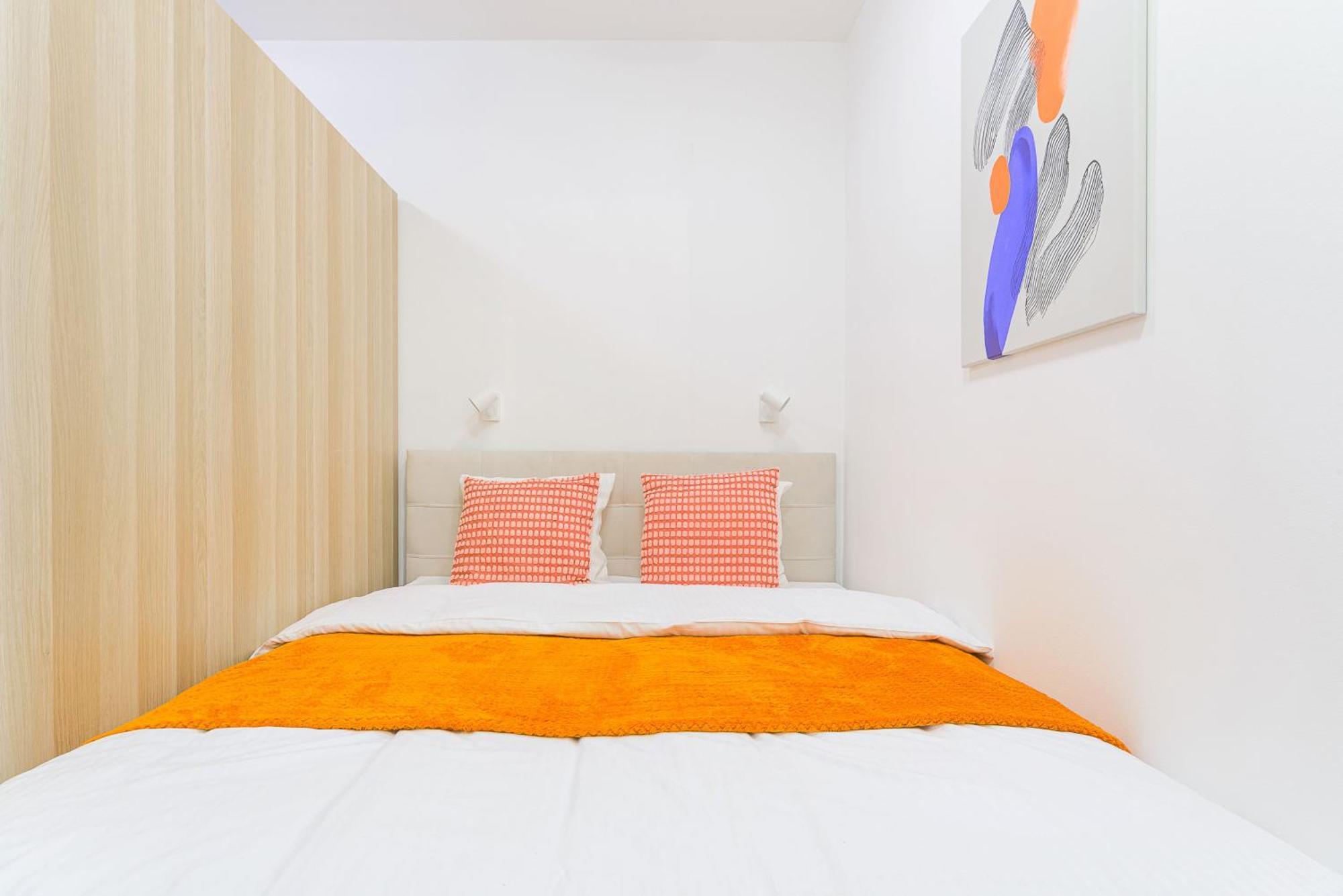 Spacious Apartments Near Karlin Square Prága Kültér fotó