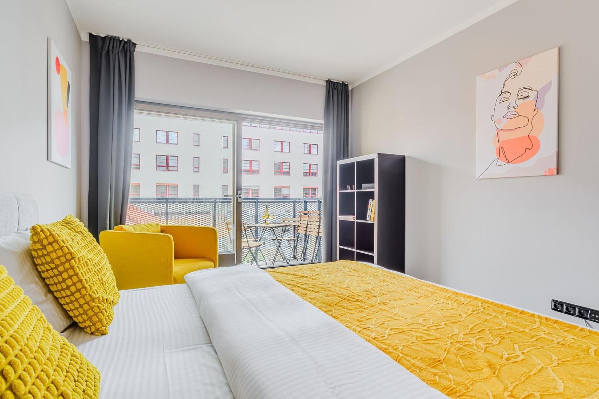 Spacious Apartments Near Karlin Square Prága Kültér fotó