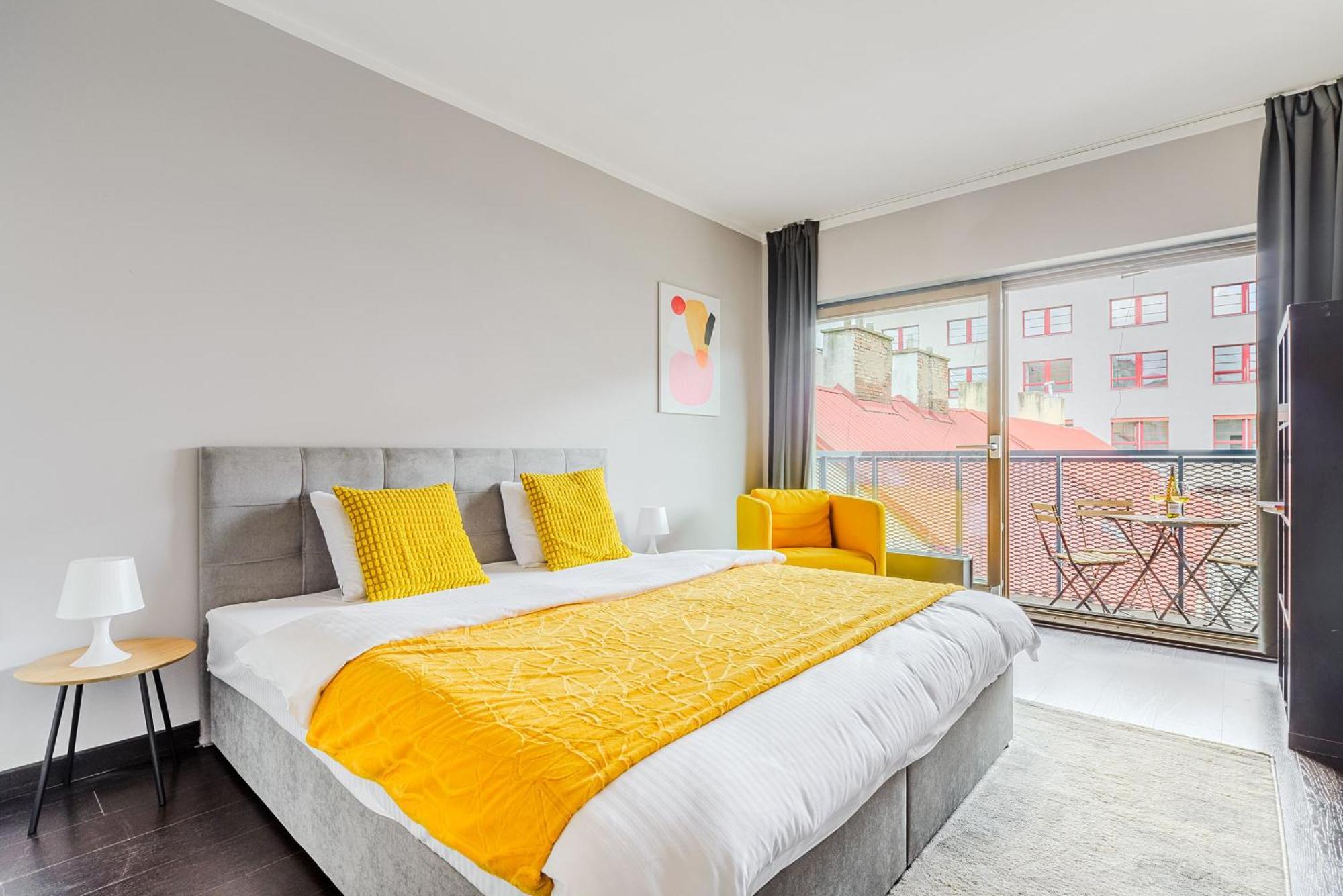 Spacious Apartments Near Karlin Square Prága Kültér fotó
