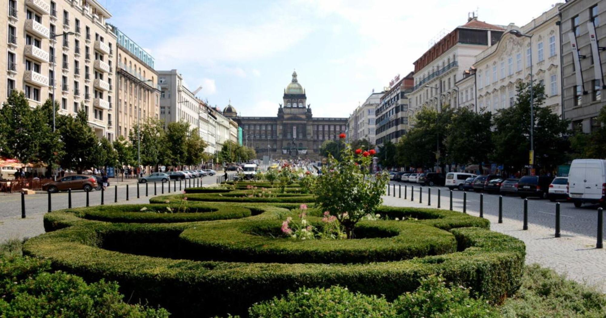 Spacious Apartments Near Karlin Square Prága Kültér fotó