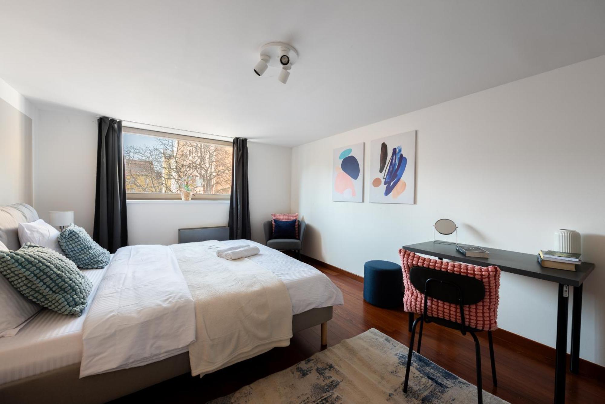 Spacious Apartments Near Karlin Square Prága Kültér fotó