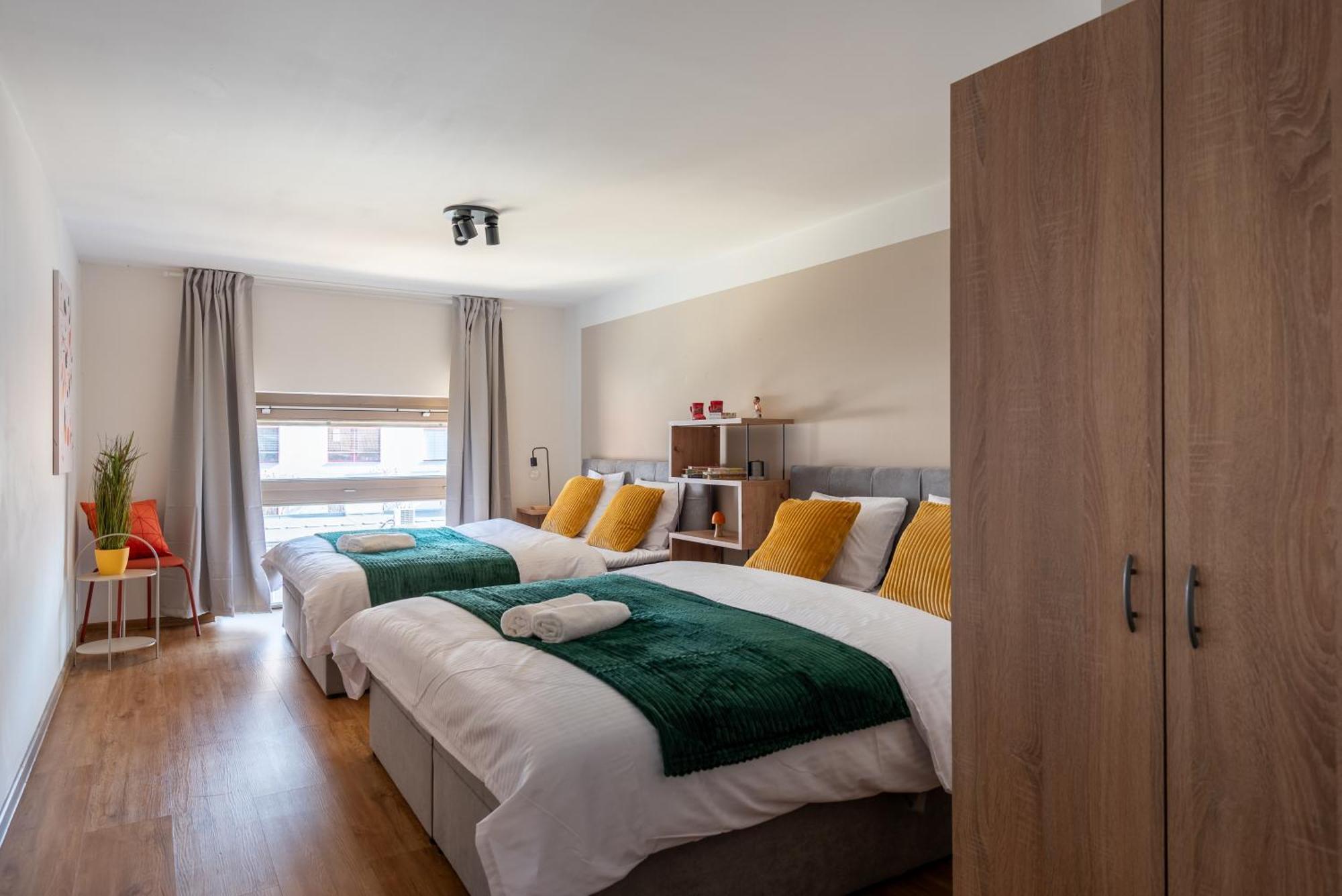 Spacious Apartments Near Karlin Square Prága Kültér fotó
