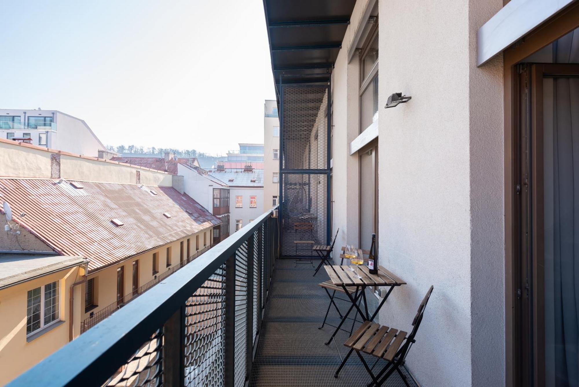 Spacious Apartments Near Karlin Square Prága Kültér fotó