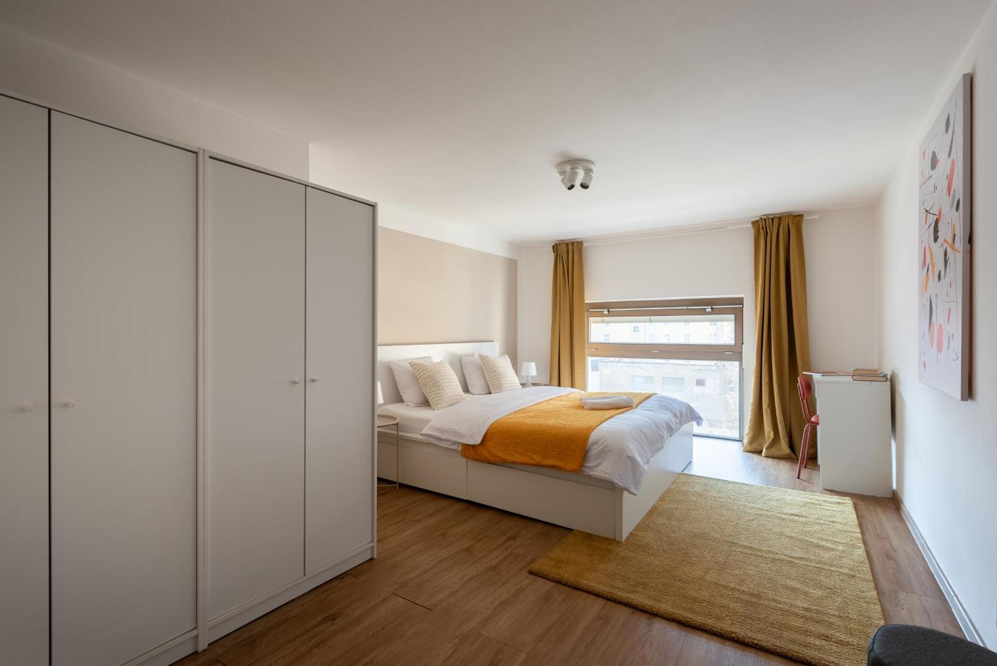Spacious Apartments Near Karlin Square Prága Kültér fotó