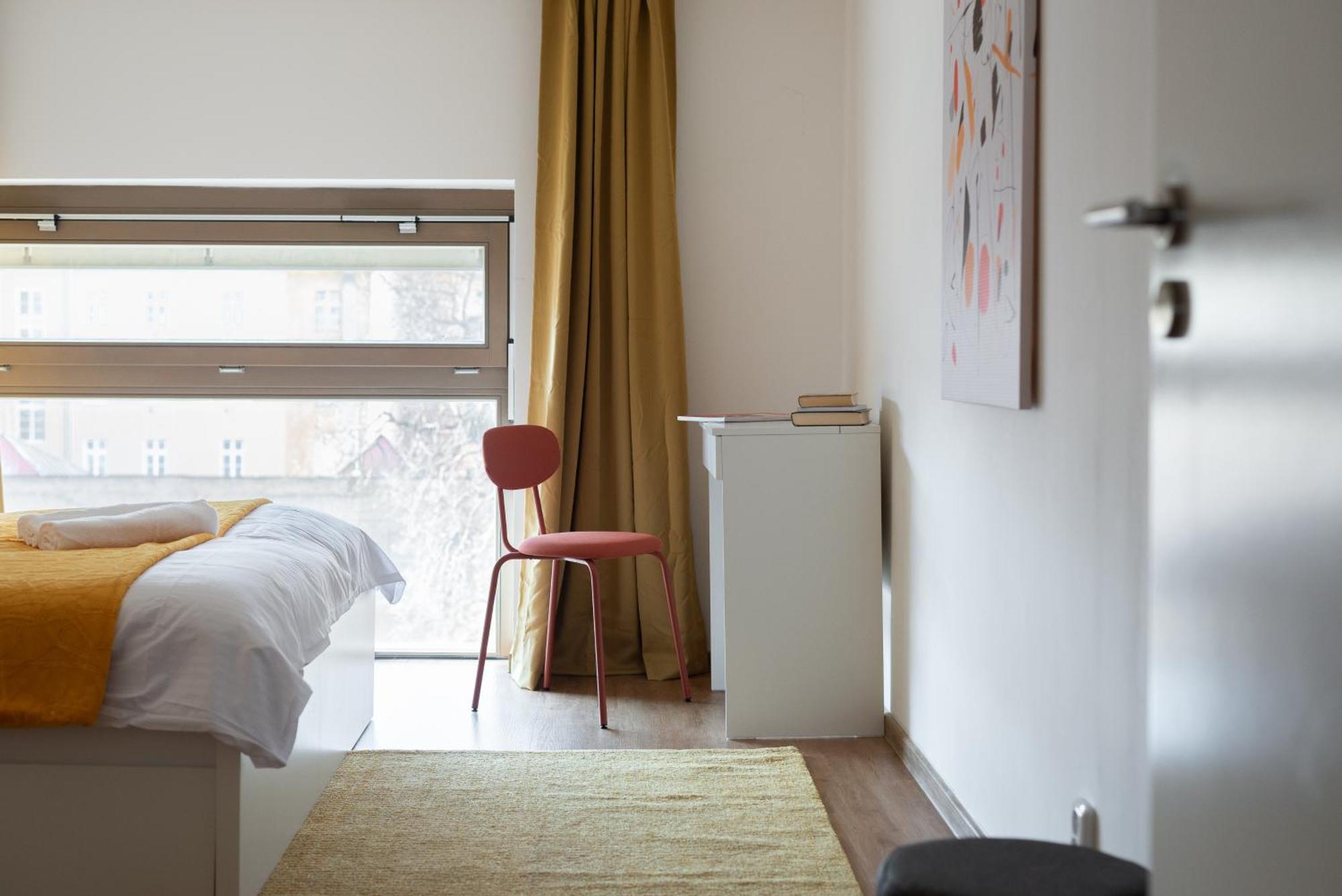 Spacious Apartments Near Karlin Square Prága Kültér fotó