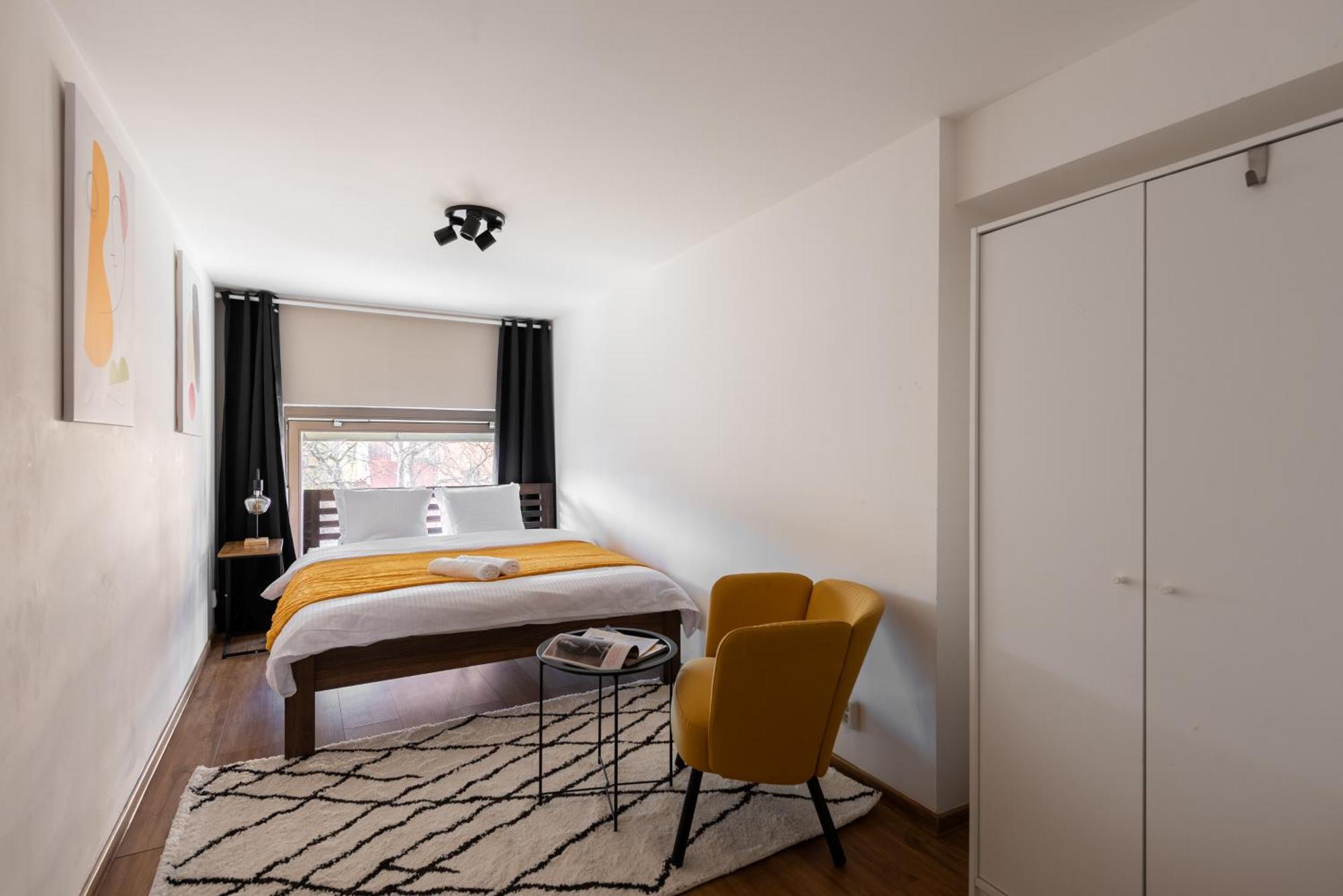 Spacious Apartments Near Karlin Square Prága Kültér fotó