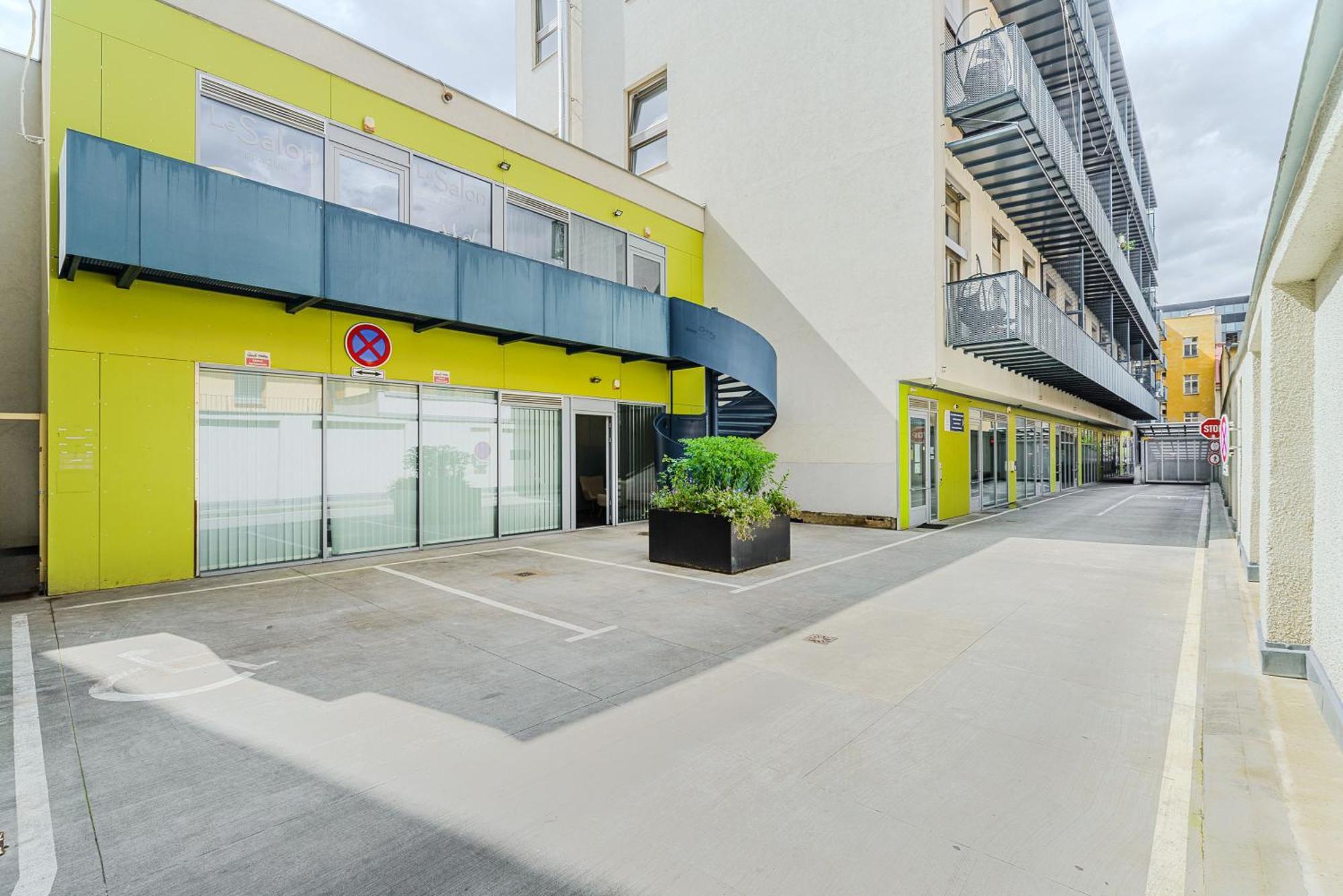 Spacious Apartments Near Karlin Square Prága Kültér fotó