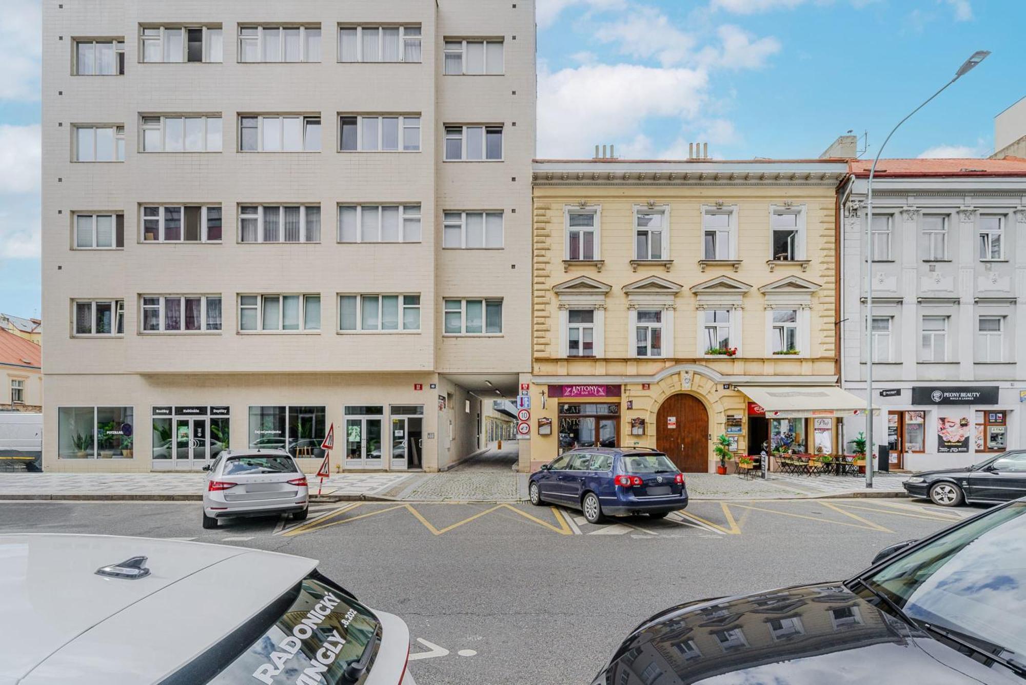 Spacious Apartments Near Karlin Square Prága Kültér fotó